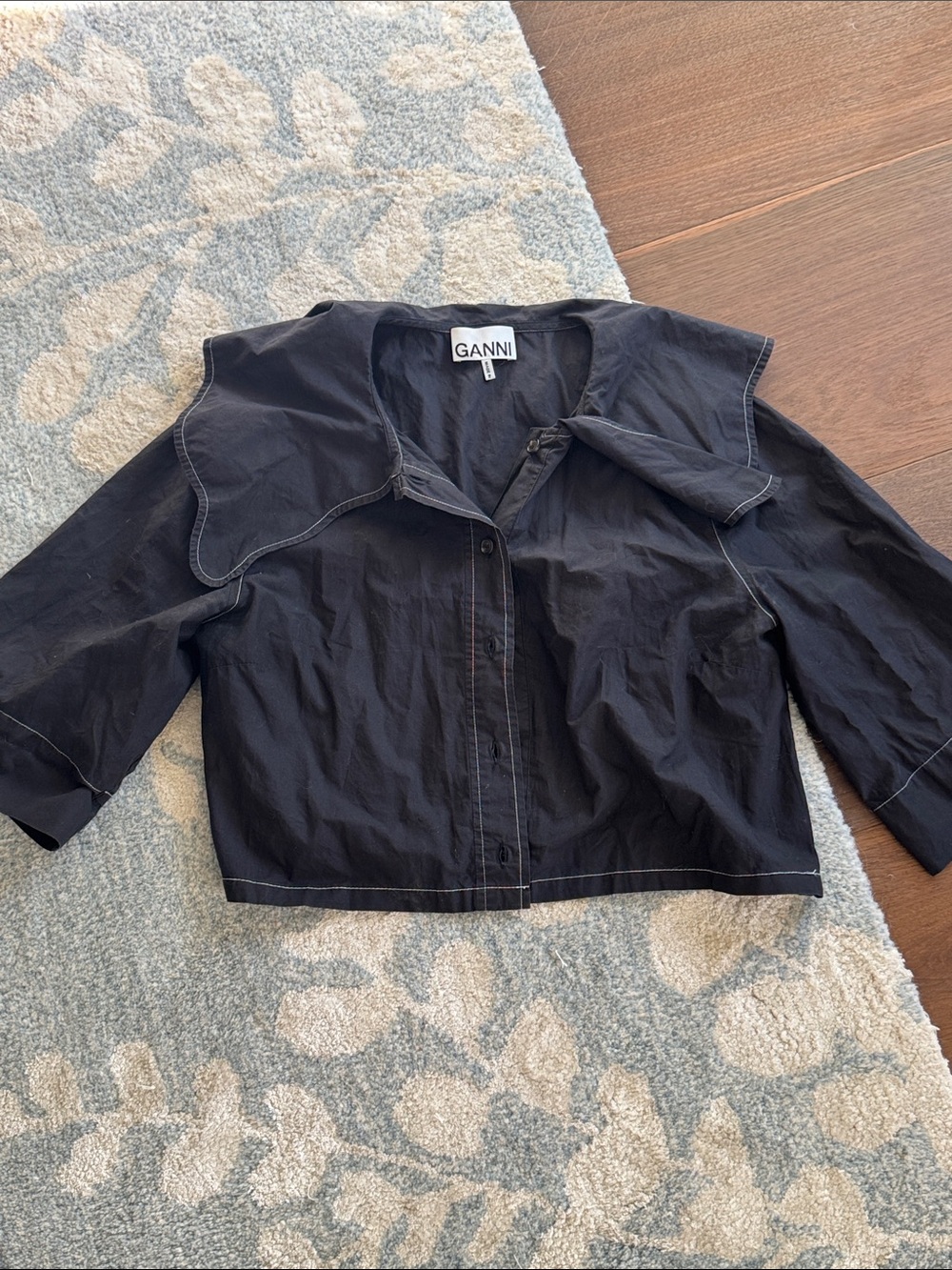 Ganni Black Cropped Button-Front Shirt with Oversized Collar - Picture 2 of 4